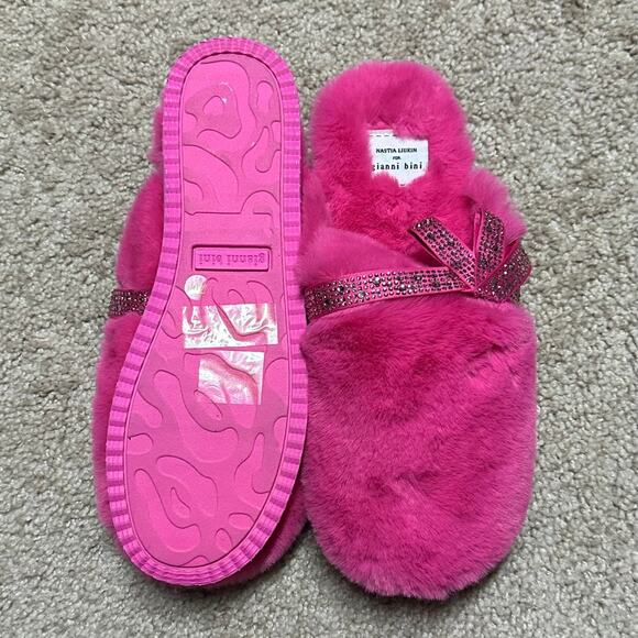 Gianni Bini x Nastia Liukin Pink Fuzzy Slippers with Rhinestone Bow – Size 7 New - Picture 2 of 3